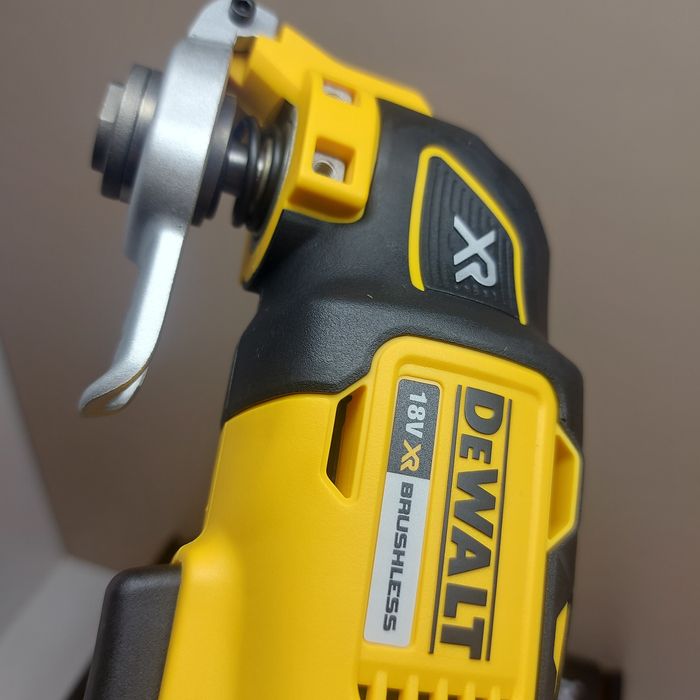 ПРОМОЦИЯ.Акумулаторен мултифункционален инструмент Dewalt DCS355N