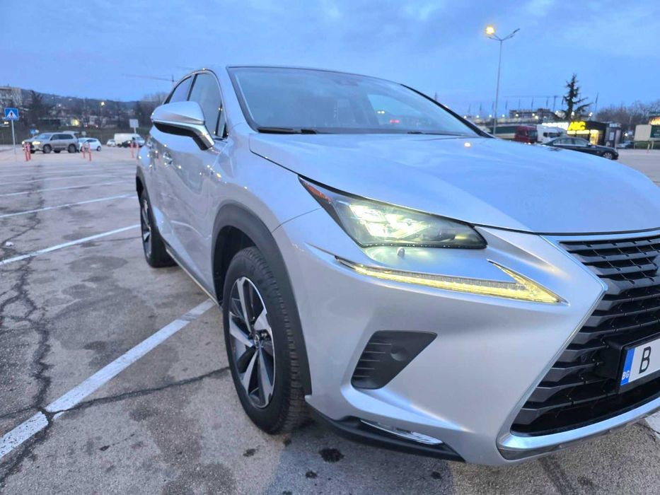 продавам автомобил Lexus