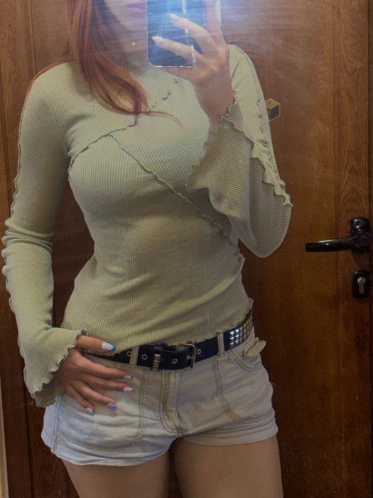 Дълга блуза с дълъг ръкав, интересен шев и малка яка, S