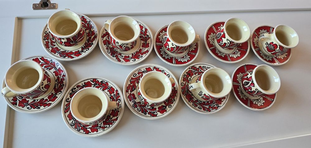 Kézzel festett, korundi kerámia kávéskészlet – 10 csésze + 10 csészeal