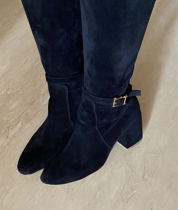 Замшевые ботфорты со съемными ремешками