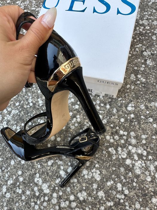 Сандали Guess