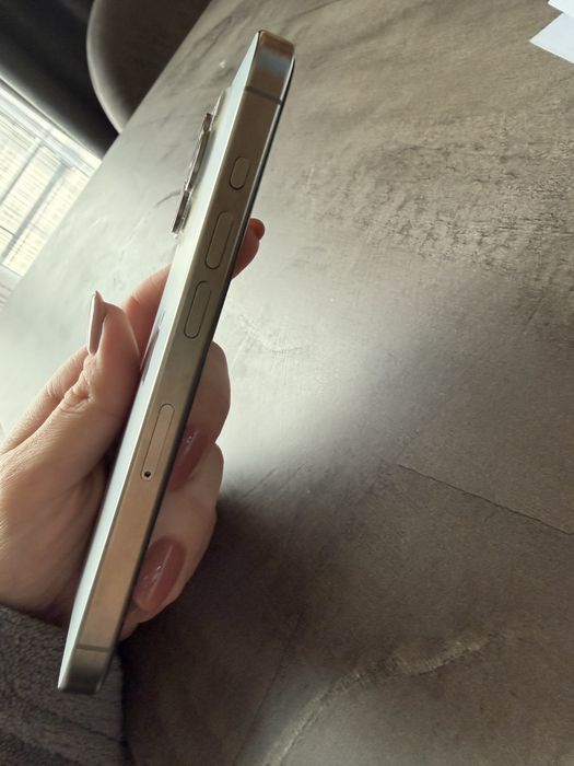 Iphone 15 pro Natural  Titanium