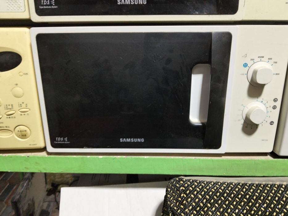 Микроволновую печь samsung