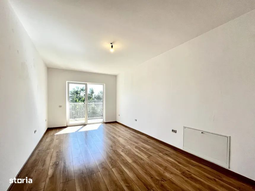 Casă de închiriat 5 camere + 5 băi + 3 balcoane + terasă 800€/luna