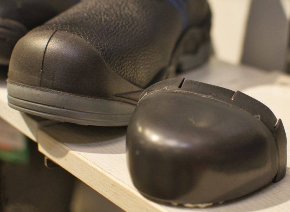 Резиновые сапоги с защитным металлическим подноском