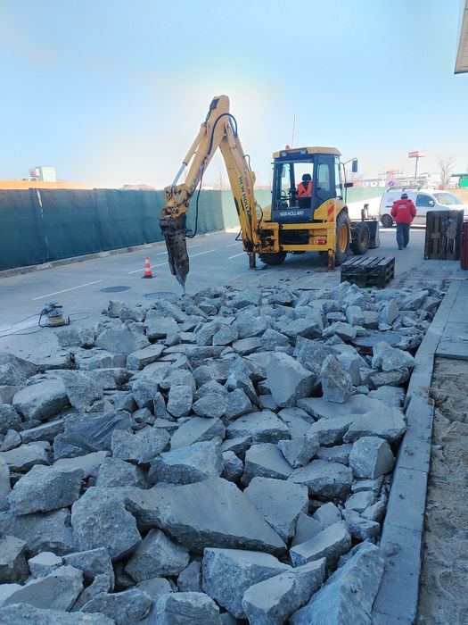 Buldoexcavator de închiriat, picon