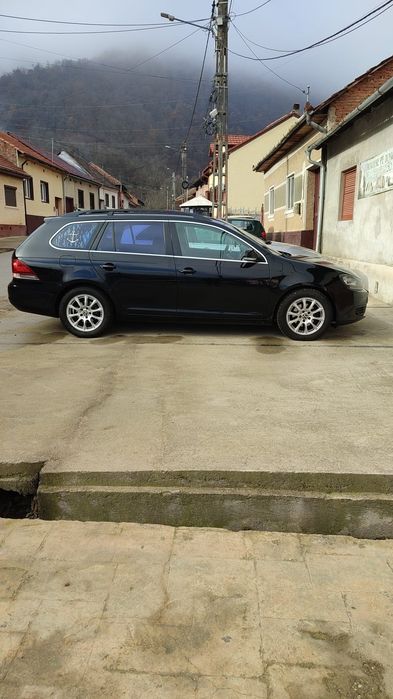 Golf 6 automat DSG 7+1 ,mașină merge foarte bine  ,se circulă cu ea ..