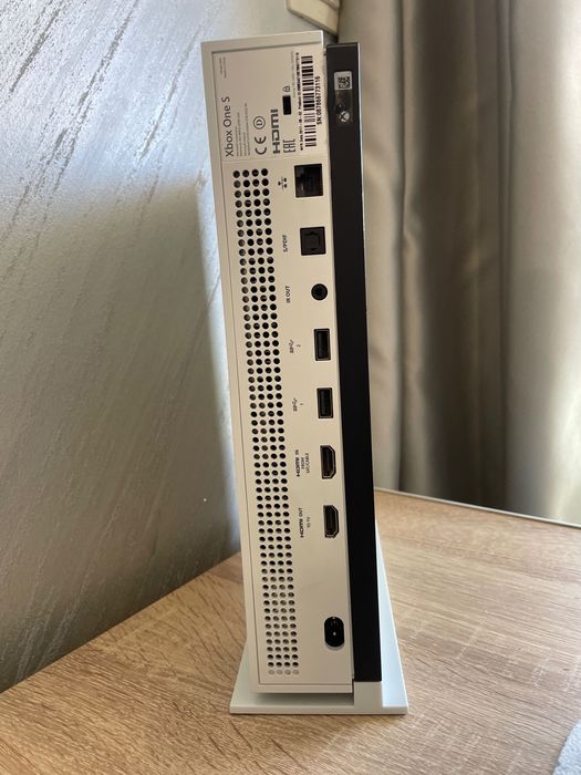 Продавам xbox one в отлично състояние.