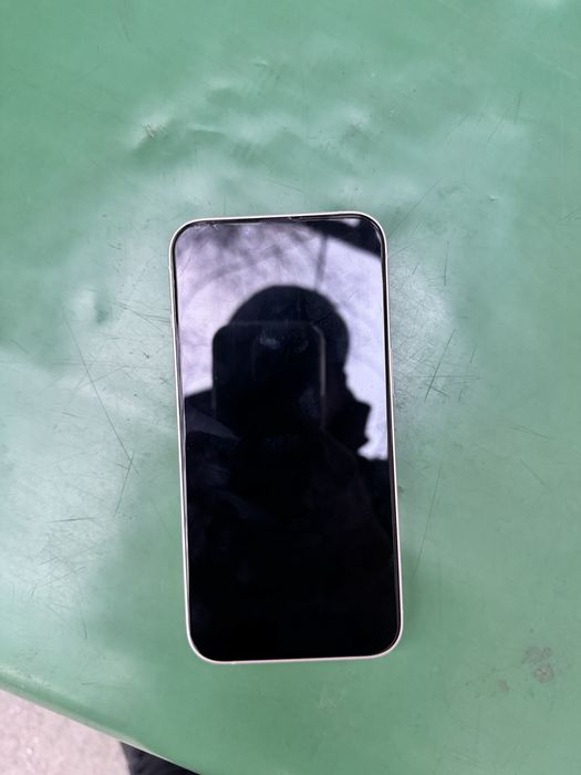 Продам айфон 13