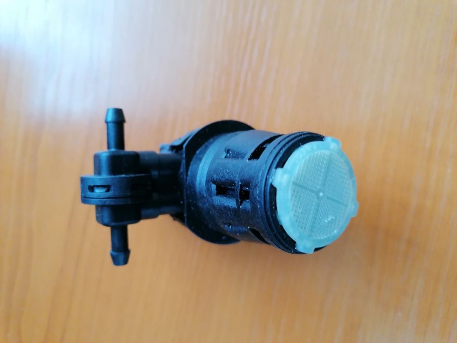 помпа за казанчето за чистачки Mazda 3 2010 година