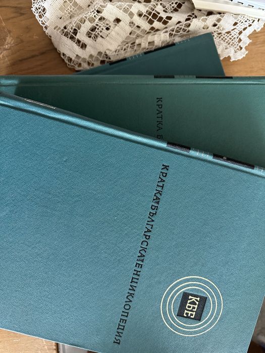 Продавам колекции от книги и единични книги