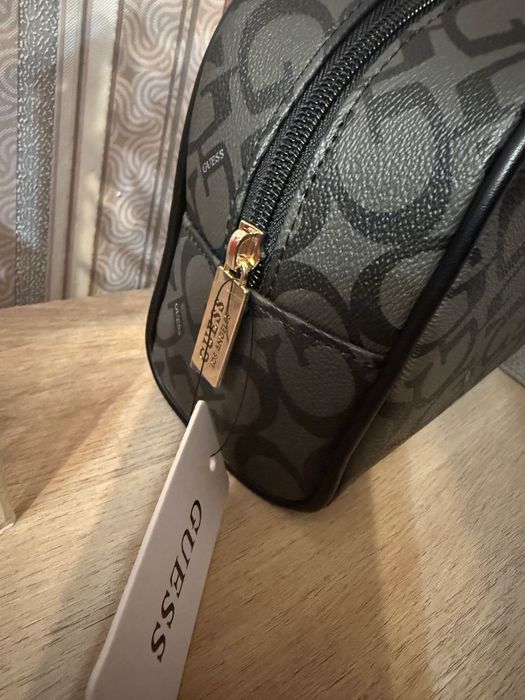 Несесер за грим Guess оригинален