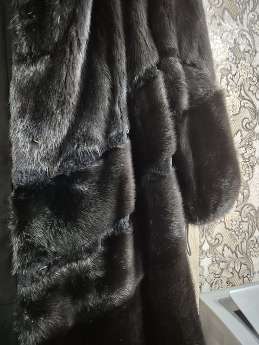 Продам шубу норковую с капюшоном