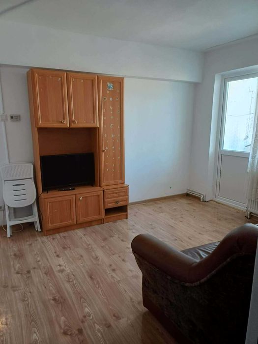 Inchiriez apartament