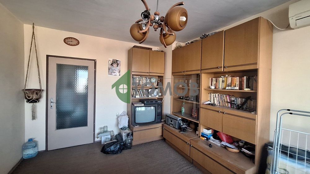 Двустаен апартамент с кухня в кв. Опълченски