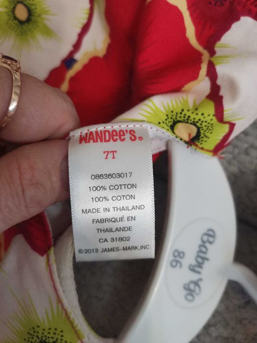 Продам платья ( 4 штуки) разные