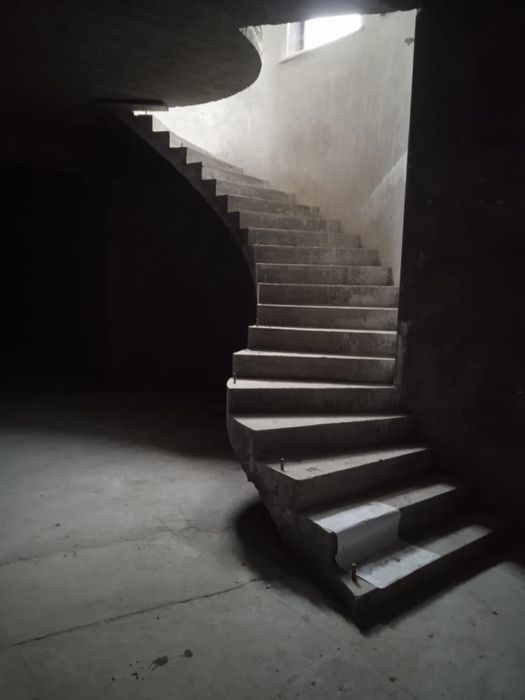 Бетонная лестница. Монолит лестница