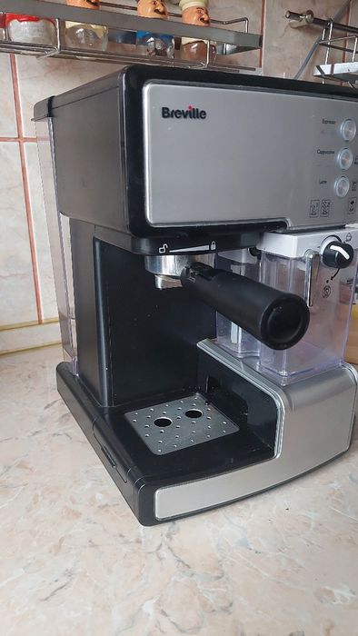 Expresor  cafea Breville și DeLonghi
