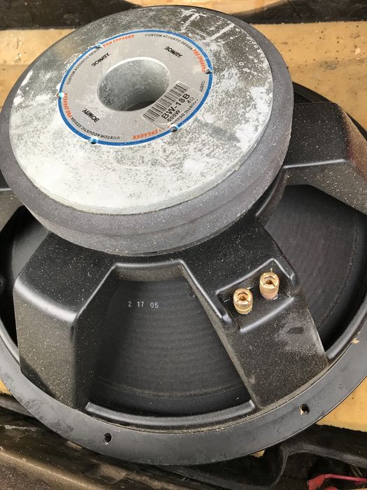 Продам сабвуфер качает норм