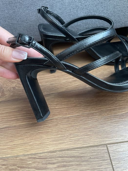 Дамски сандали на ток