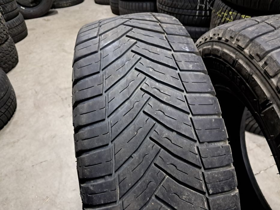 Anvelope second iarna 215 75 R16C Michelin  3buc
