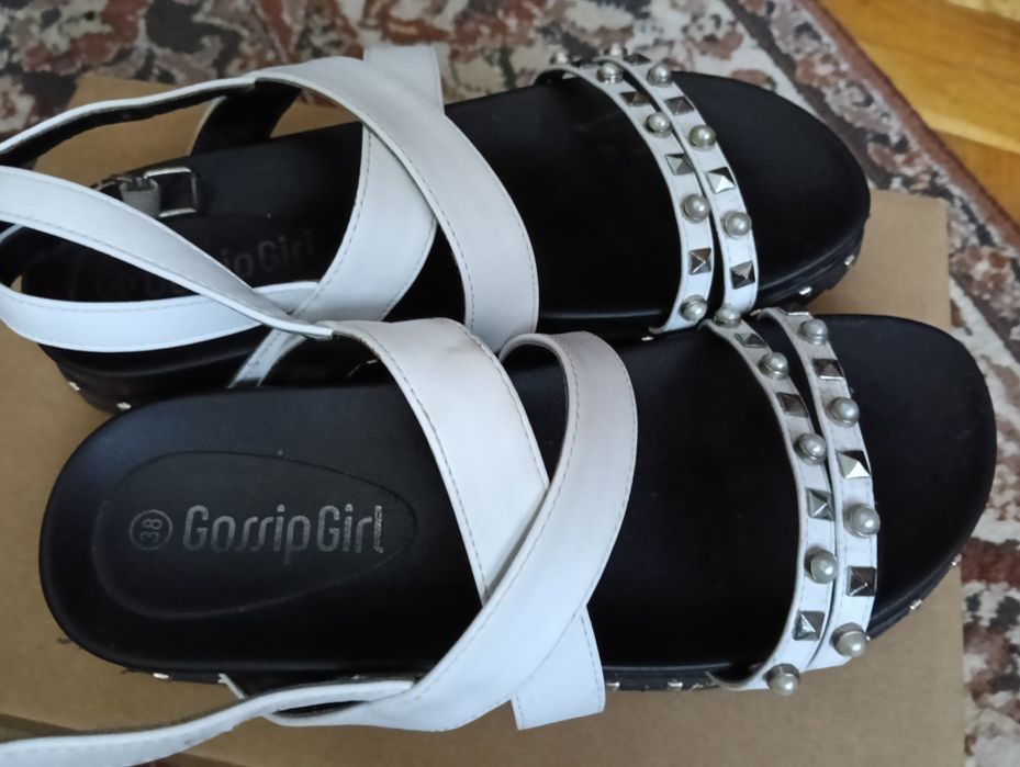 Бели Дамски сандали