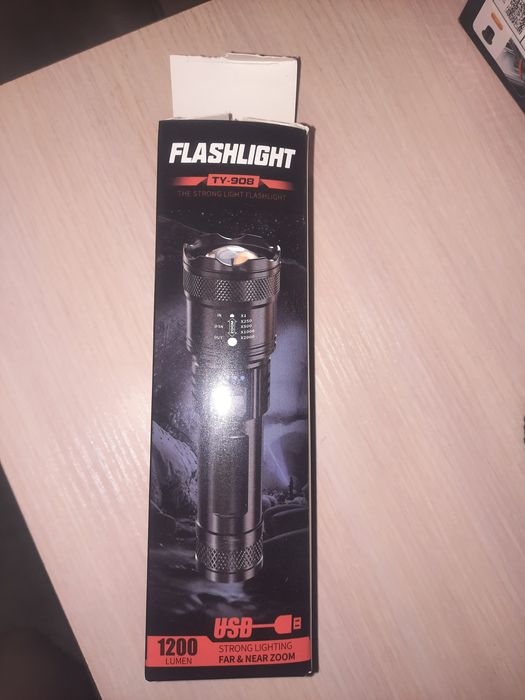 Продам новый фонарик повербанк