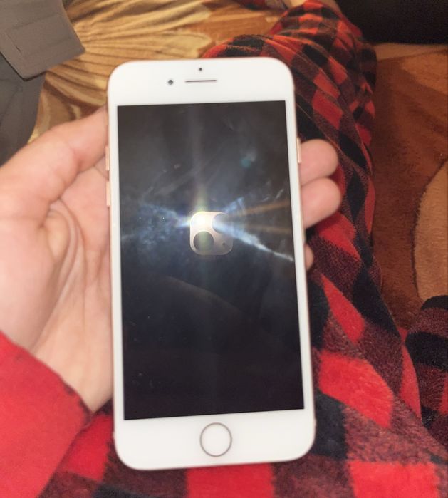 Vând  iphone 8 (ușor negociabil)