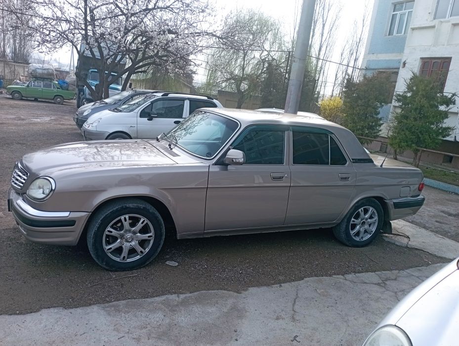 Volga gaz 31105 sotiladi