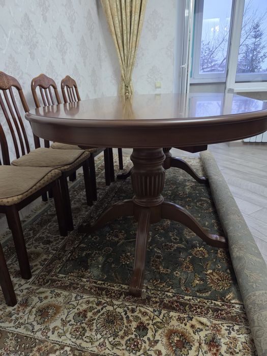 Продам стол гостиный