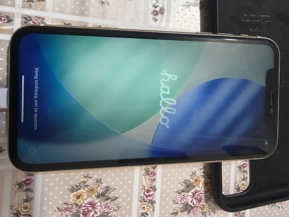 Телефон : iPhone 11 128gb