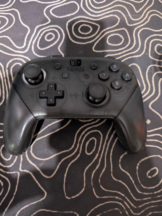 Nintendo Switch OLED + Pro Controller + Zelda + Hard Case