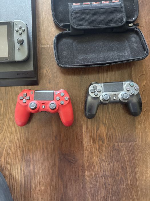 Play Station 4 (2014) и Nintendo switch first edition + игри