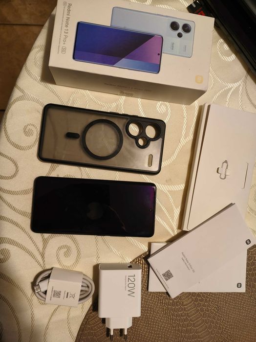 Xiaomi Redmi Note 13 Pro+ cu 512 GBmemorie si 12 GB RAM