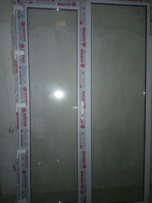 Пластиковый дверь