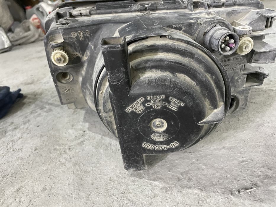 Продам фары от ауди 100 с4