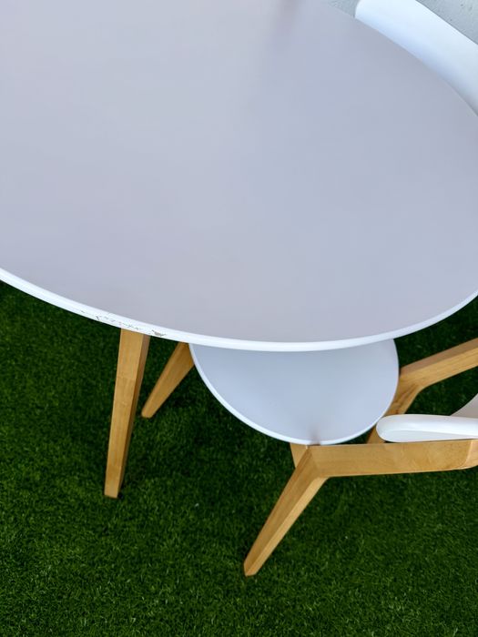 Трапезна маса и столове