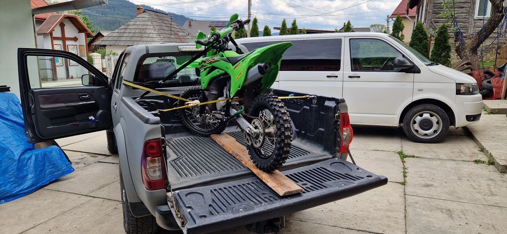 Vând motocicleta copii kawasaki kx85 suzuki ktm yamaha gasgas husqvarna beta cross enduro kx 85 ofrroad  impecabilă nu necesită investiții  roți 17 14