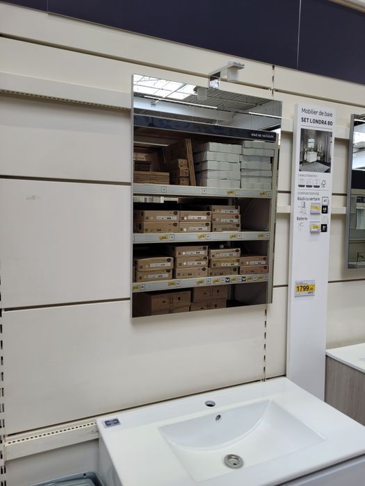 Vand oglinda cu rama lemn