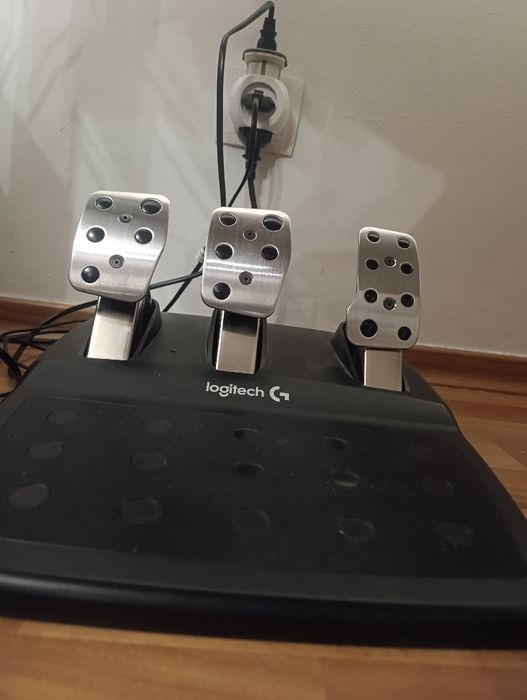 Полностью исправный Logitech g29
