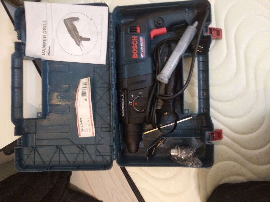 Профессиональный перфоратор оригинал новый не пользовался