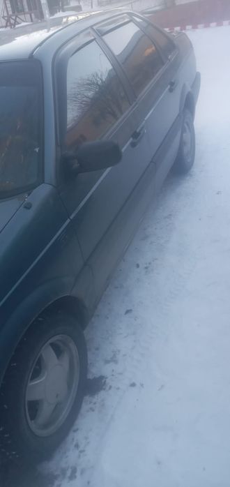 Фолтсваген Пассат б3 седан моно 1.8