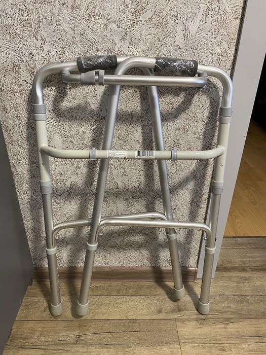 Продам шагающие ходунки.