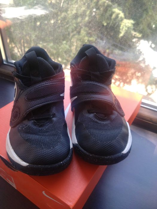 Баскетболни обувки  Nike Team Hustle с кожа