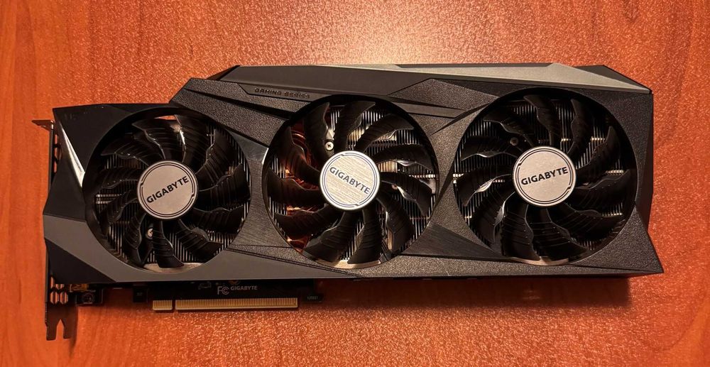Gigabyte RTX 3080 Gaming OC 10GB – Кутия, Фактура, Студено помещение