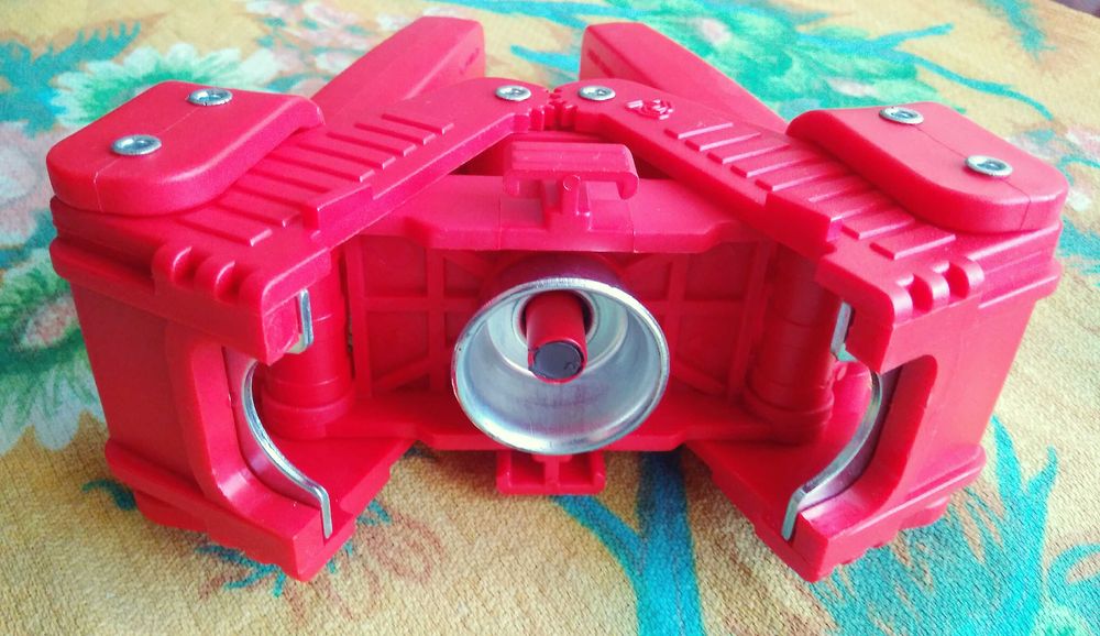 Ръчна затварачка за бутилки с метални (бирени) капачки. Нова.