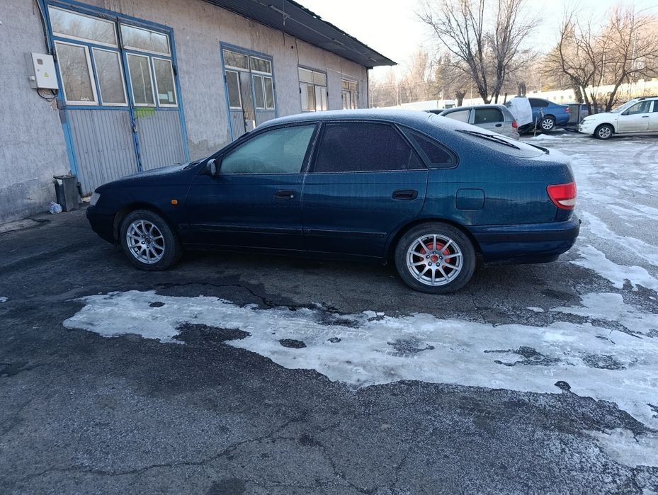 Таёта карина е 1995