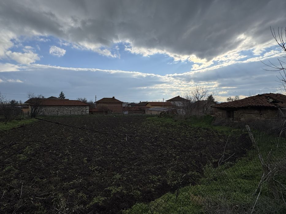 Продава се парцел