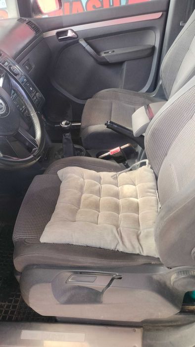 Vând Volkswagen Touran
